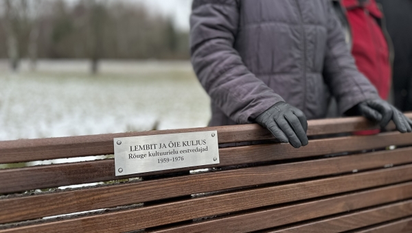Rõuges avati mälestuspink kauaaegsele kultuurielu edendajale Lembit Kuljusele ja tema abikaasale